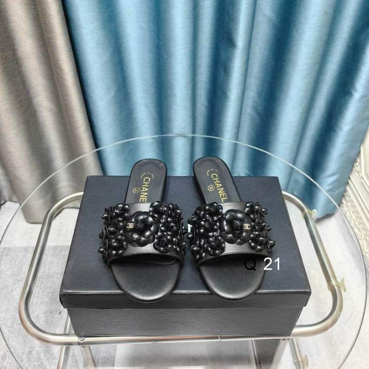 Picture of Chanel Slippers _SKUChnaelsz35-40YS03393053